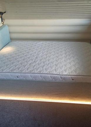 Ліжко - подіум на замовлення (індивідуальний проект)