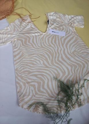 Футболка жіноча з v вирізом