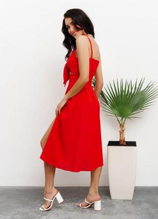 Красное платье на бретельках с завязкой4 фото