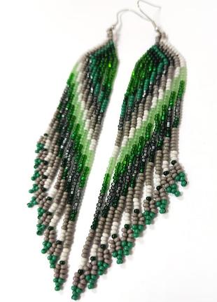 Элегантные серебристо-зеленые серьги бисер ручная работа из бисера3 фото