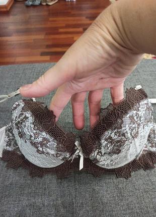 Гарний бюстик