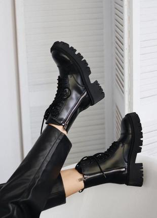 Ботінки жіночі balenciaga boots tractor black 2

/ женские ботинки баленсияга трактор3 фото