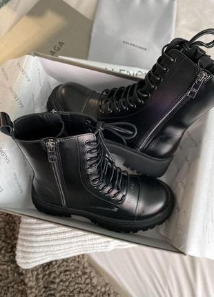 Ботінки жіночі balenciaga boots tractor black fur (мех - глянец)

/ женские ботинки баленсияга мех4 фото