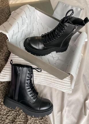 Ботінки жіночі balenciaga boots tractor black fur (мех - глянец)

/ женские ботинки баленсияга мех3 фото