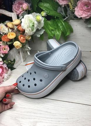Жіночі крокси на платформі, crocs crocband™ platform clog light grey / rose сірого кольору2 фото