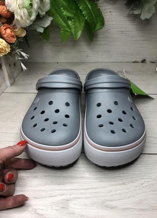 Жіночі крокси на платформі, crocs crocband™ platform clog light grey / rose сірого кольору5 фото