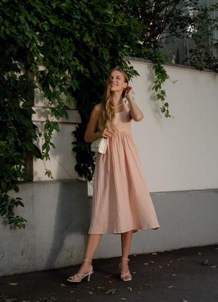 Легкий сарафан у пудрово-рожевому кольорі