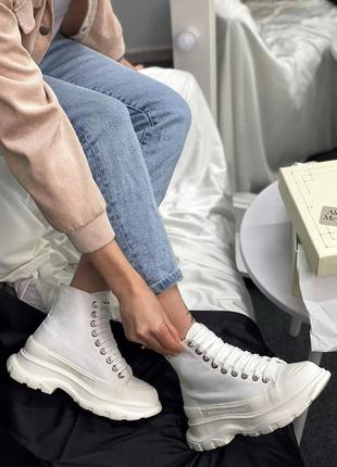 Жіночі кросівки alexander mcqueen tread slick total white знижка sale 💫 кросівки білі високі2 фото