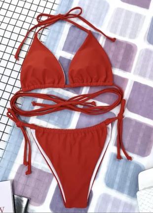 Червоний купальник 2022