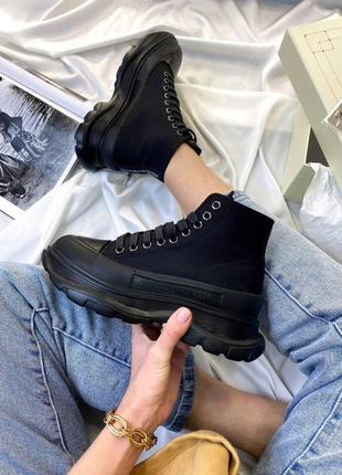 Ботінки  жіночі alexander mcqueen tread slick black

/ женские ботинки маквин3 фото