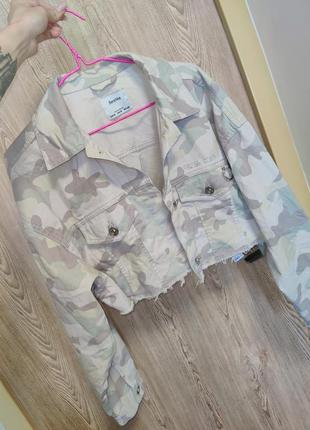 Куртка військова комуфляжная коротка укорочена кроп зі стразами оверсайз