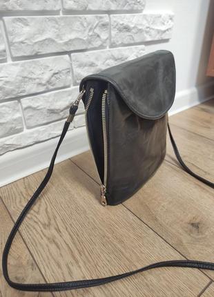 Цікава шкіряна чорна сумочка на плече кожаная черная сумка кроссбоді6 фото