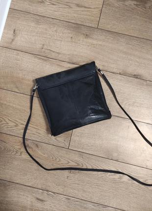 Цікава шкіряна чорна сумочка на плече кожаная черная сумка кроссбоді3 фото