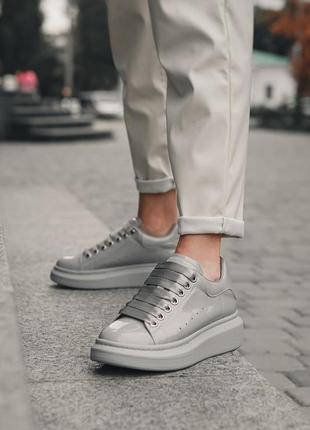 Кросівки жіночі alexander mcqueen low grey patent / жіночі кросівки маквин5 фото