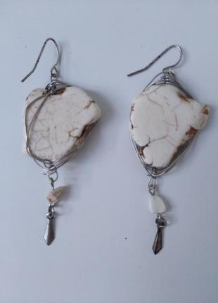 Серьги из природных материалов цвета слоновой кости