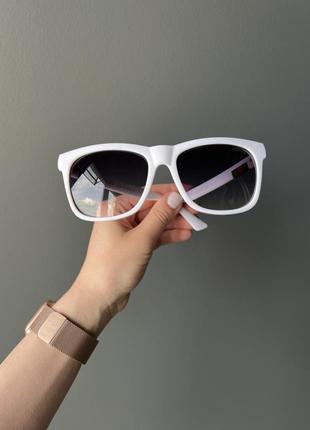 Очки солнцезащитные классические, стильные очки белые