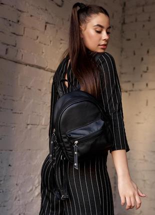 Жіночий практичний місткий рюкзак для прогулянок у чорному кольорі2 фото