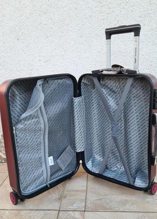 Добротный чемодан wings из 100 % поликарбоната6 фото