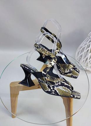 Босоніжки колір на вибір