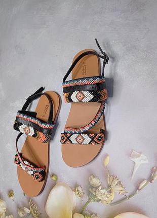 Босоніжки шкіра з бісером та вишивкою