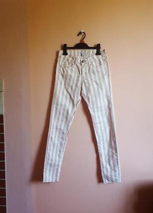 Вузькі штани в полоску