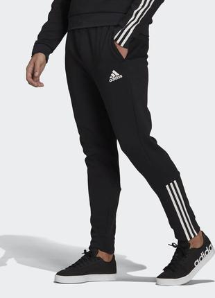 Штани чоловічі adidas essentials 3-stripes gs1582