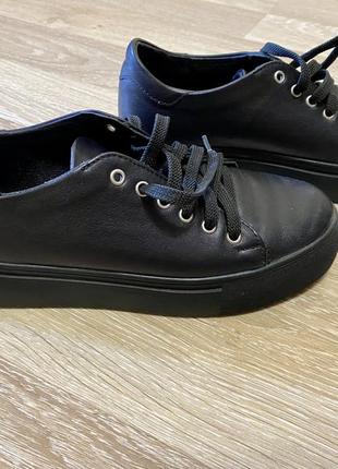 Кожа классные лёгкие туфли кросовки кросівки  кеды мокасины черные чорні шкіряні 36 - 36,52 фото