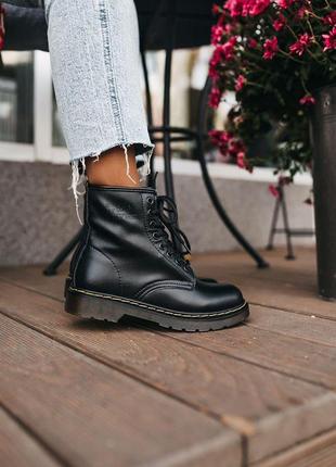 Ботінки жіночі dr. martens black logo

/ женские ботинки мартинс1 фото