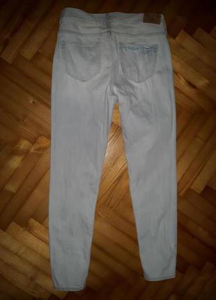 Світлі джинси з рваними колінами від hollister! p.-252 фото