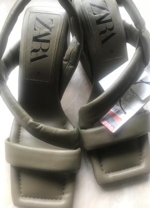 Супер стильні босоніжкиzara.модний тютюновий колір.