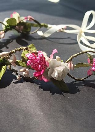 Обруч з квітами вінок з лози