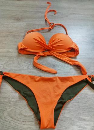 Яскравий купальник