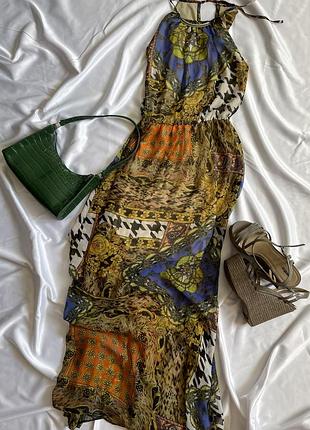 Шифонова сукня максі з голими плечима