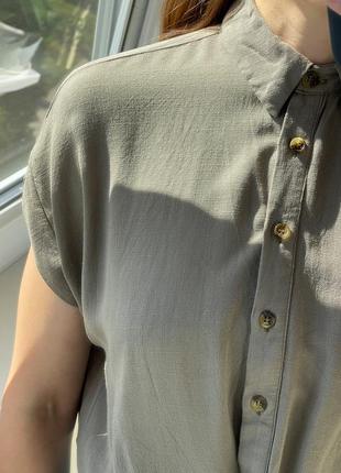 Легенькая укороченная рубашка хаки из вискозы 1+1=37 фото