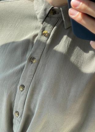 Легенькая укороченная рубашка хаки из вискозы 1+1=310 фото