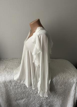 Біла блуза з рюшами3 фото