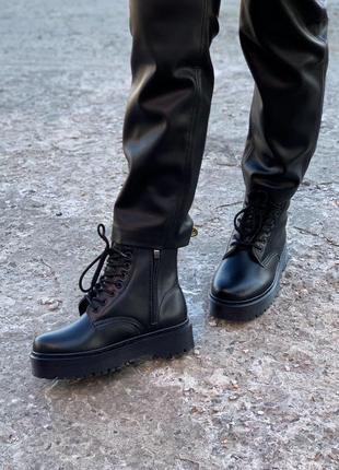 Ботінки жіночі зимові  dr. martens jadon mono black no logo 1

/ женские зимние  ботинки на меху мартинс2 фото