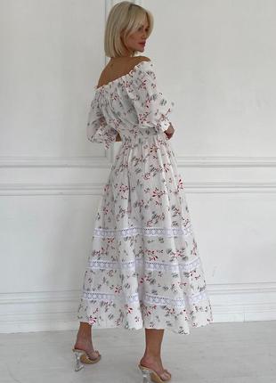 Женское молочное муслиновое платье в цветочный принт4 фото