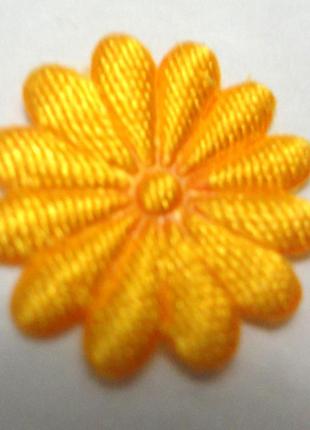 Тканевый цветочек желто-горячий