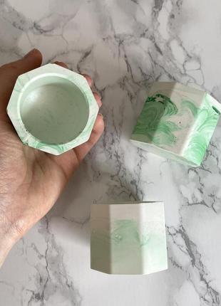 Гипсовое кашпо белое с бирюзовым 4