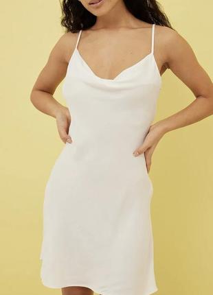 Неймовірна біла сукня в білизняному стилі na-kd розмір s