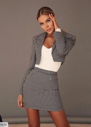 Трендовий костюм зі спідницею