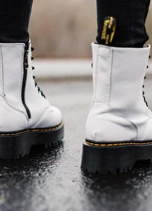 Ботінки жіночі зимові dr. martens jadon white black no logo

/ женские зимние ботинки на меху мартинс3 фото