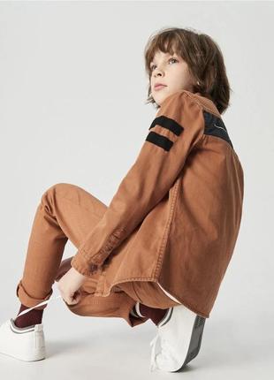 Стильная джинсовая рубашка с надписями