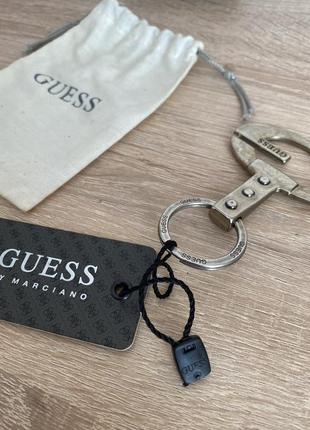 Брелок guess на ключі, сумку3 фото