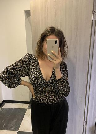 Красивезний в топ квіти від pull&bear