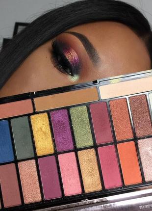 Makeup revolution x tammi (makeupbytammi) "tropical paradise". палетка шимерних і матових тіней.