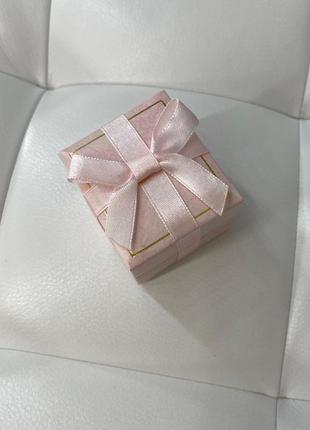 Подарочная розовая коробочка для украшений