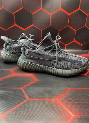 Кроссовки мужские yeezy 350  v2 black (рефлективні шнурки) кросівки чоловічі адідас5 фото