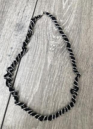 Кольє, виріб з бісеру